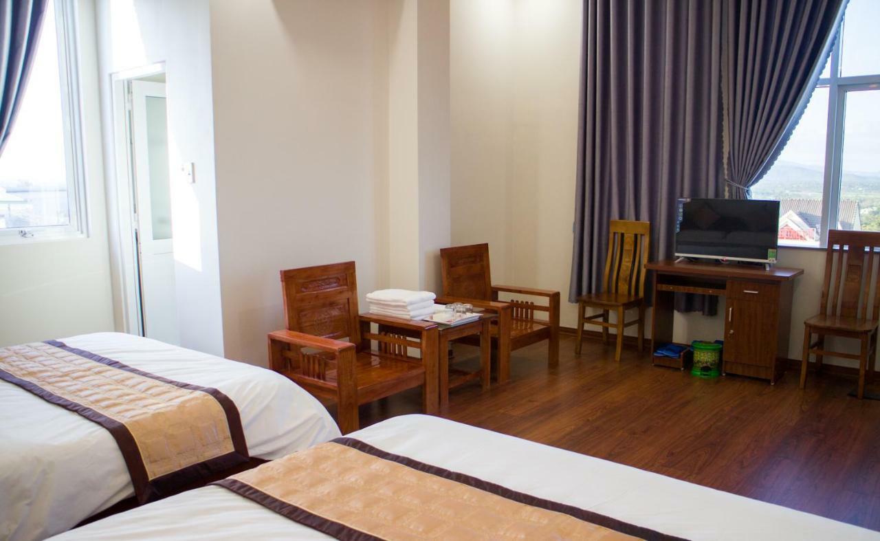 Hotel Nguyen Phuoc Pleiku Exterior foto